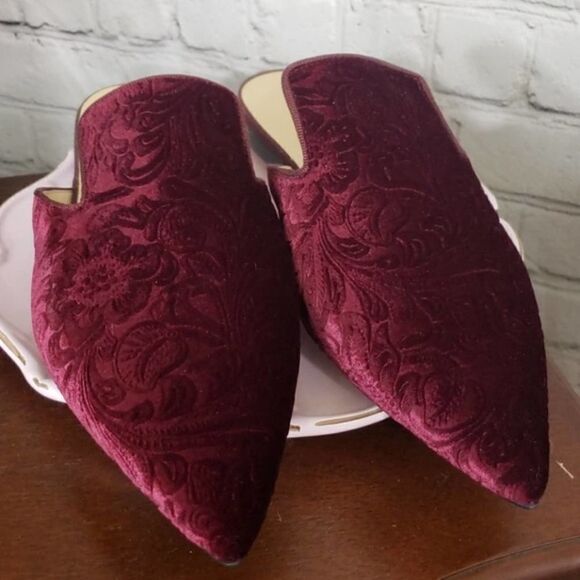 barneys New York Baroque Velvet Mules Wine - Picture 5 of 12